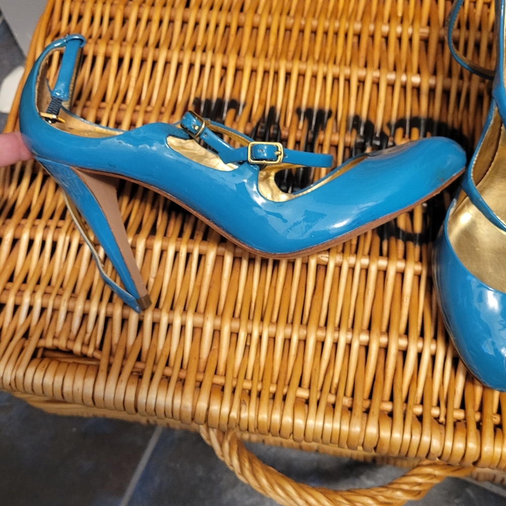 Sandals - Picture 2 of 6